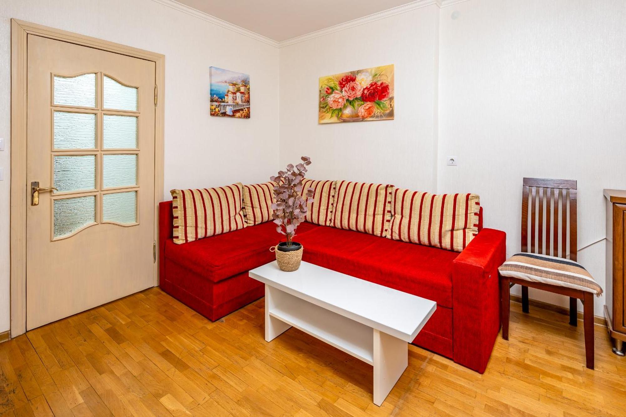 Just Another Comfy Apartment On The Main Squere. 2 Bedrooms, Own Heating, Ac Liov Exterior foto