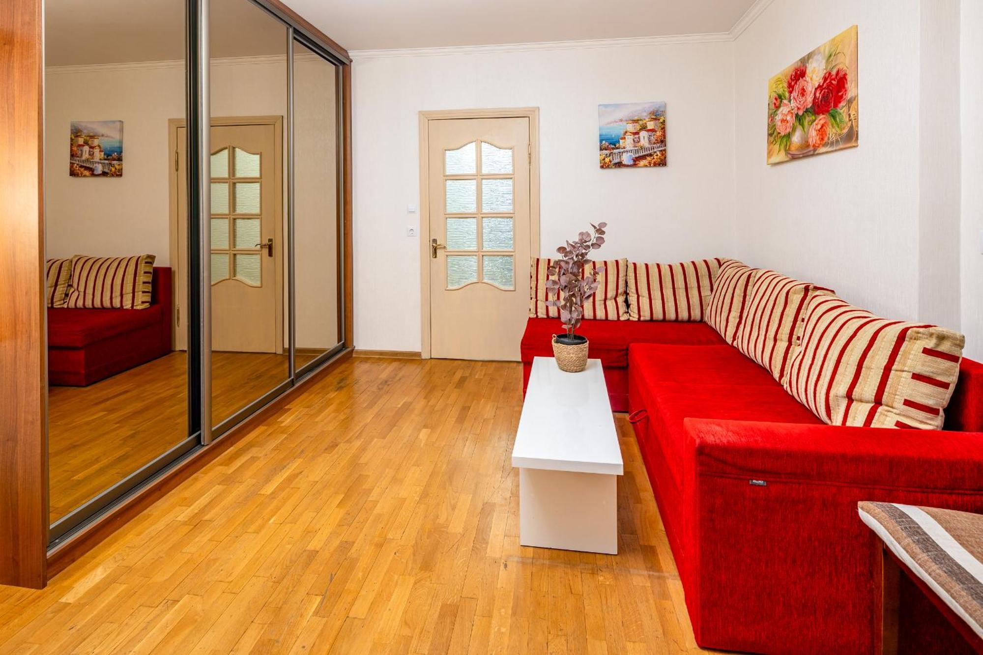Just Another Comfy Apartment On The Main Squere. 2 Bedrooms, Own Heating, Ac Liov Exterior foto
